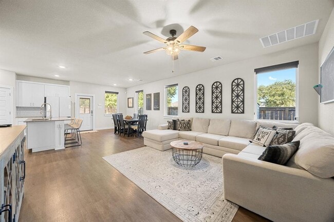 Building Photo - 2809 Stone Branch Dr