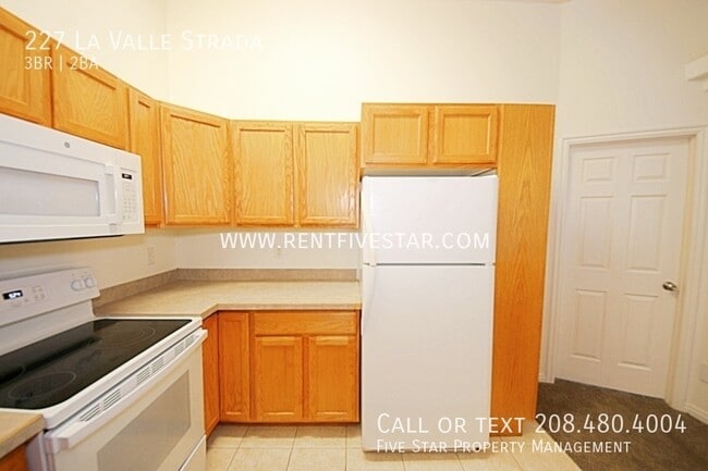 Building Photo - 227 La Valle Strada