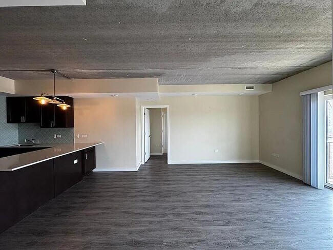 Foto del edificio - 1323 W Morse Ave