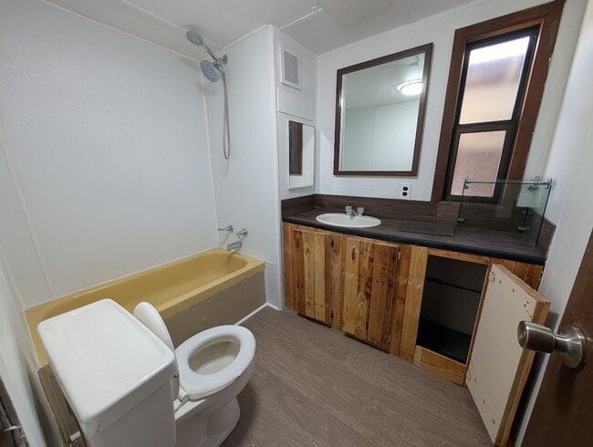 Building Photo - 2 Bedroom 1 Bath Manufactured Home in Burr...
