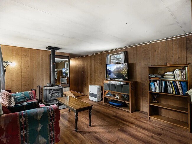 Foto del edificio - 582 Mountain View Rd