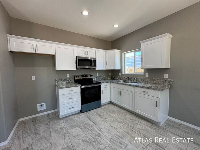 Building Photo - 1337 W El Caminito Pl
