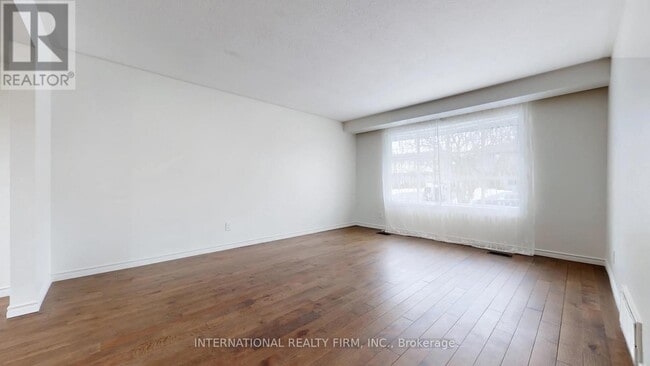 Building Photo - 1364 Lakefield St