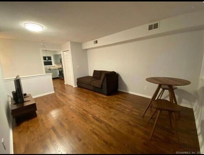 Foto del edificio - 30 Winchester Ave