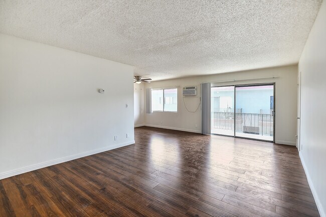 Foto del edificio - 8140 Langdon Ave