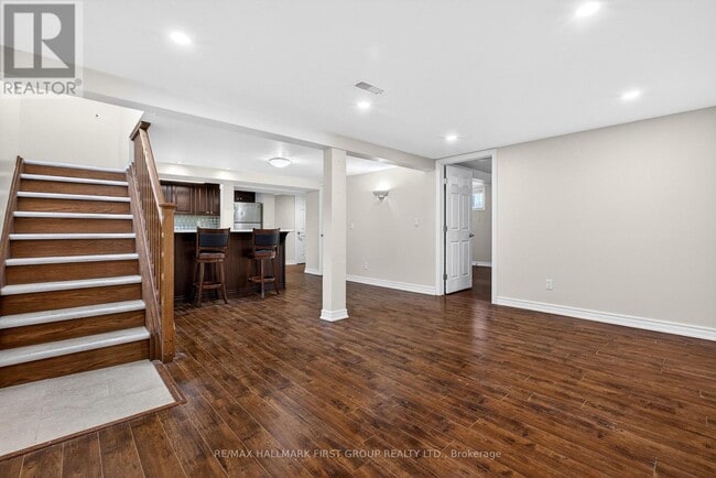 Photo du bâtiment - 303 Rossland Rd W