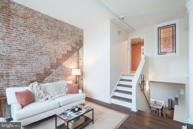 Foto del edificio - 5056-56 N Front St