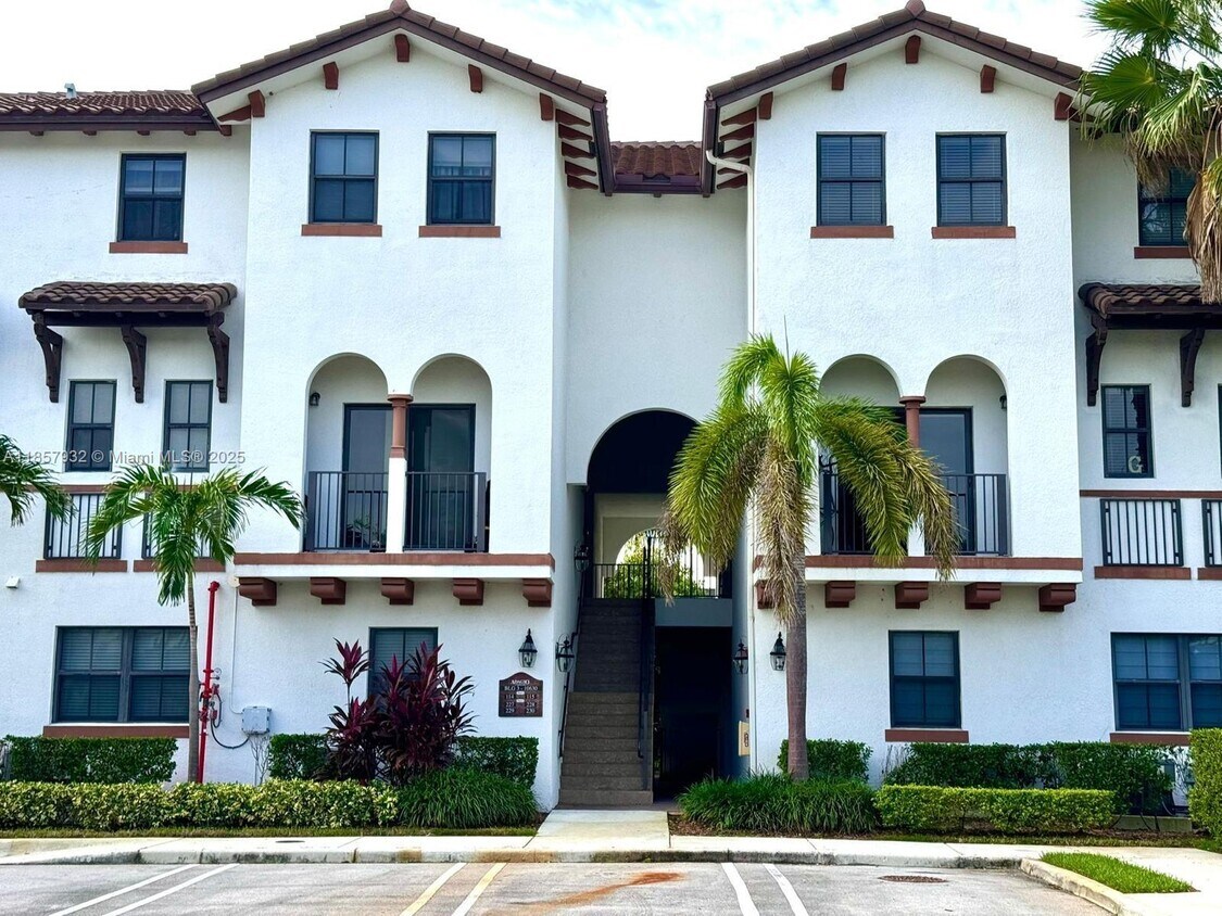 Foto principal - 10630 NW 88th St
