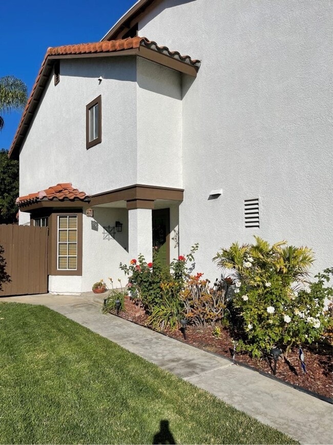 Building Photo - BEAUTIFUL 2 STORY HOME WITH HUGE MASTER BE...