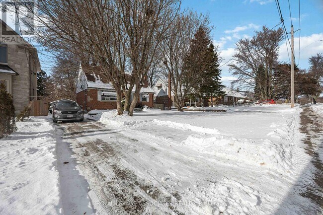 Photo du bâtiment - 90 Bellamy Rd S