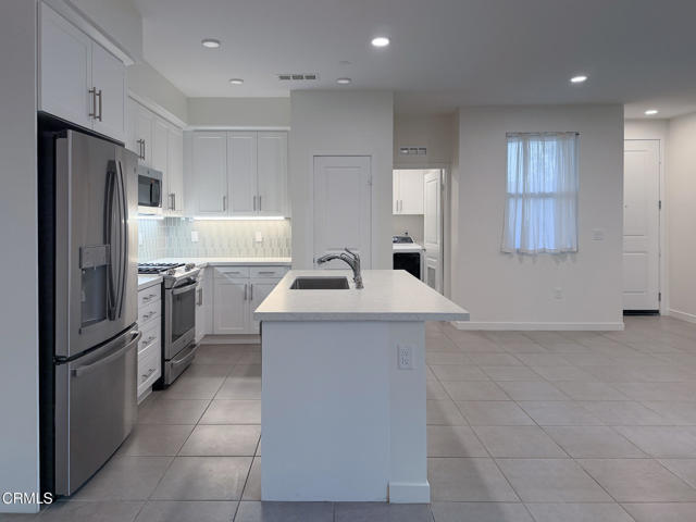 Building Photo - 1568 E Thompson Blvd