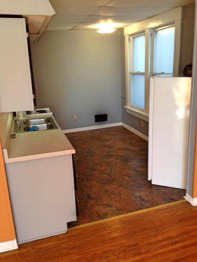 Building Photo - 2586 East Ave