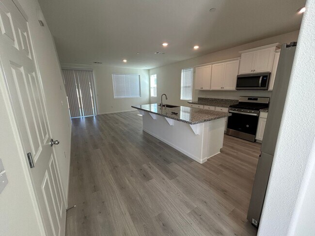 Foto del edificio - Beautiful Newer 4 Bedroom Home in Aspen-Sequoia Trails with Solar!