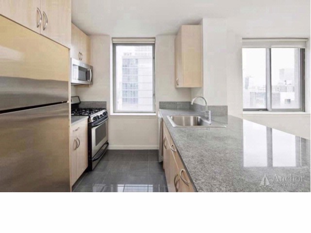 Building Photo - 271 W 47th St