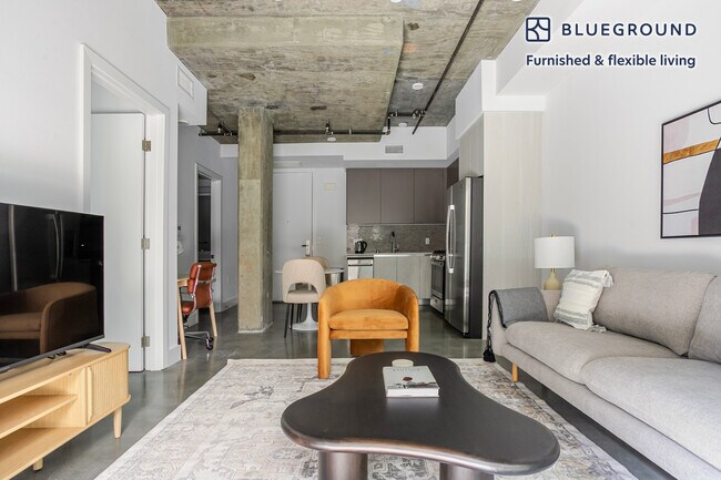 Foto del edificio - 3838 Dunn Dr