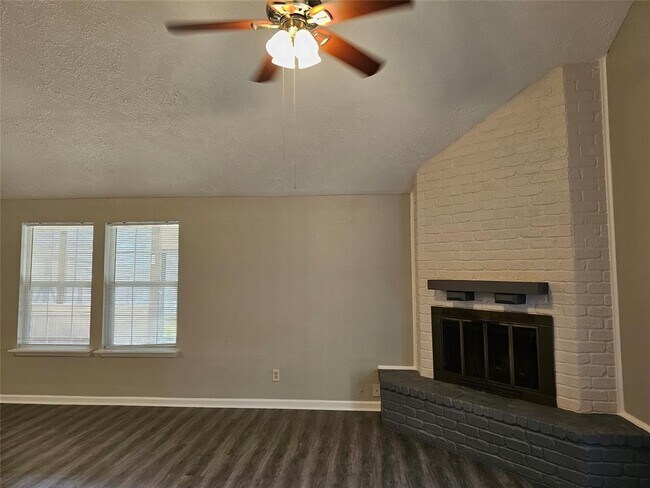 Building Photo - 507 Leicester Ln