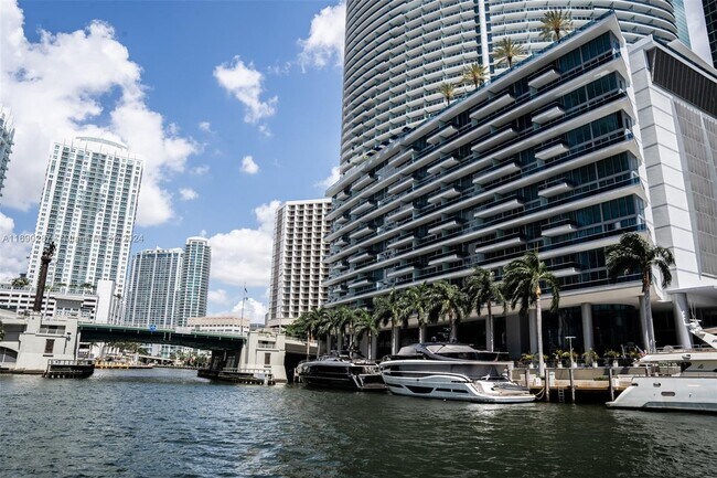 Foto del edificio - 485 Brickell Ave
