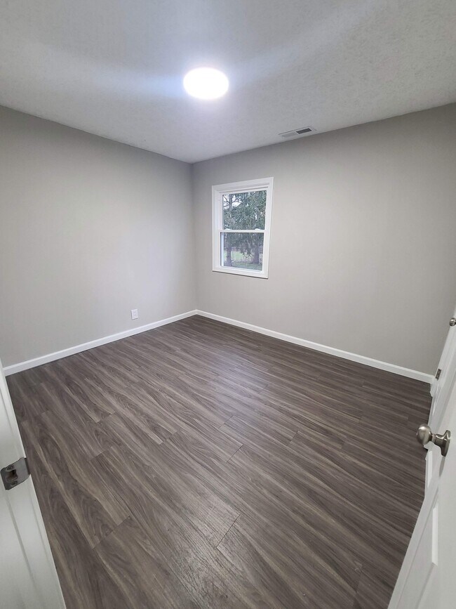 Foto del edificio - 1777 E 37th St