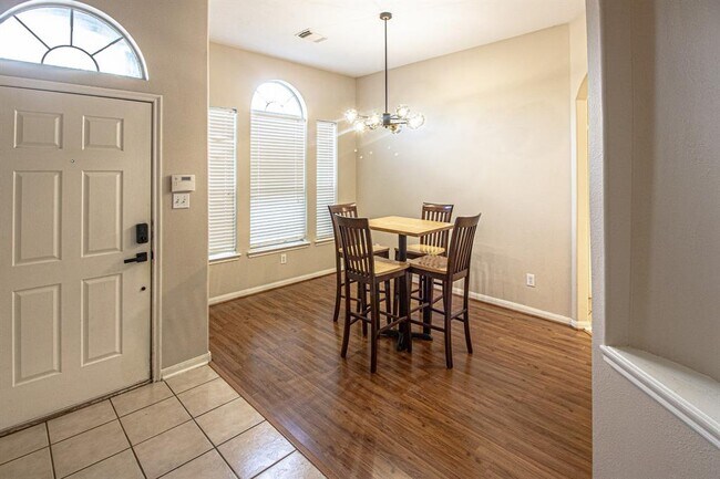 Building Photo - 1611 Trail Oaks Ct