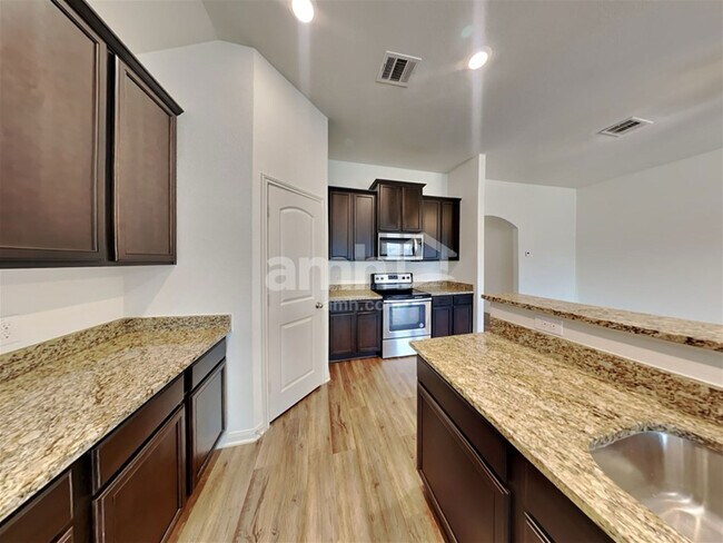 Foto del edificio - 1373 Violet Ln