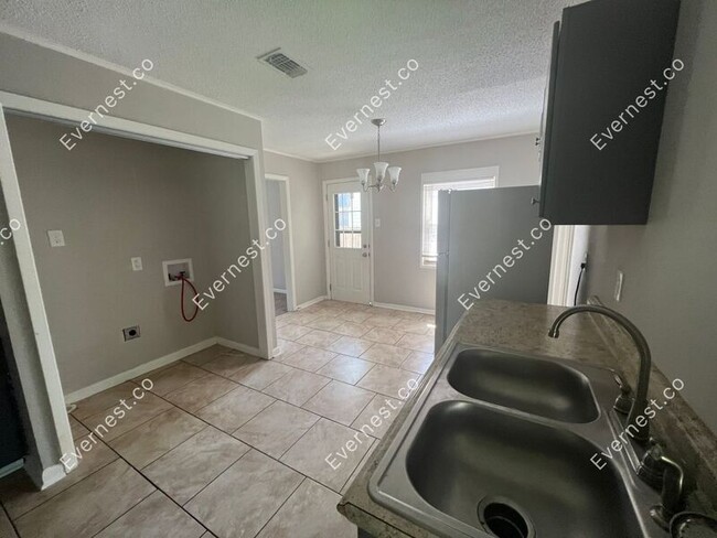 Building Photo - 110 Border Cir