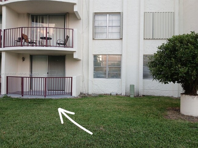 Building Photo - 9310 Fontainebleau Blvd