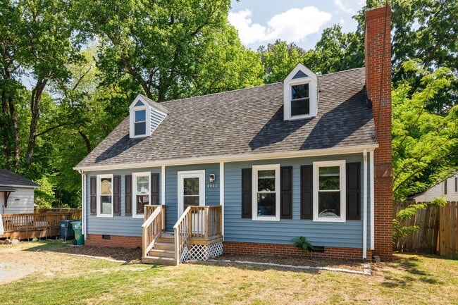 Foto del edificio - Completely Renovated 4 Bedroom/2 Bath Property off of Staples Mill Rd.! ****Available Beginning o...