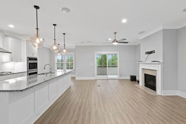 Building Photo - Beautiful Home Available with Tons of Upgr...