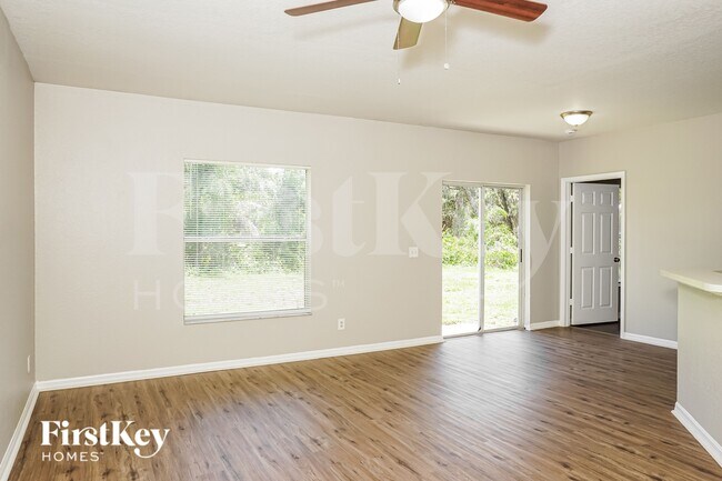 Foto del edificio - 4743 Luther Ave