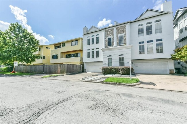 Building Photo - 1211 Kipling St