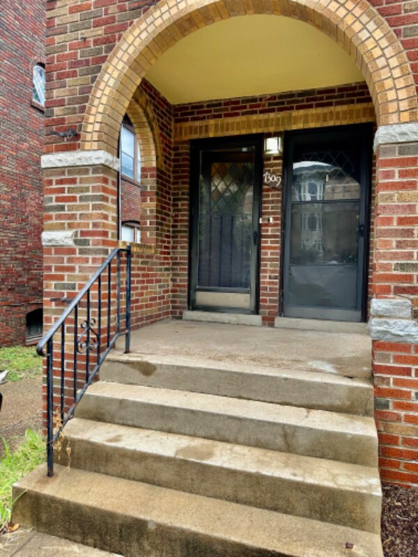 7309 Forsyth Blvd Unit , Clayton, MO 63105 Room for Rent in Clayton