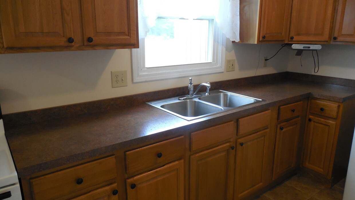 Kitchen - 408 Maplebrook Dr