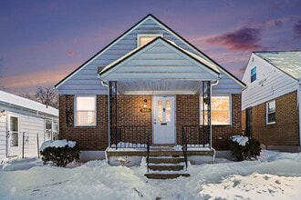 Building Photo - 326 Ernst Ave