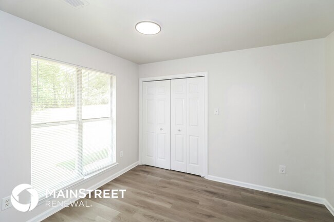 Foto del edificio - 10626 Oak Leaf Dr