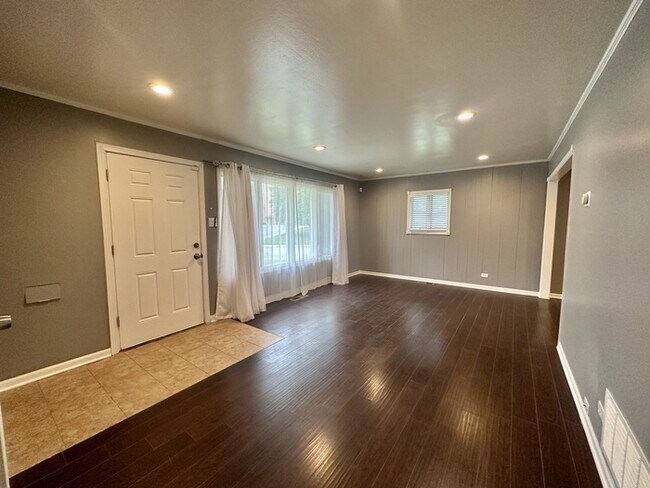 Foto del edificio - 420 Indianwood Blvd