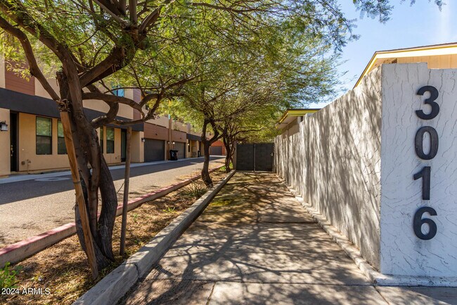 Foto del edificio - 3016 N 37th St