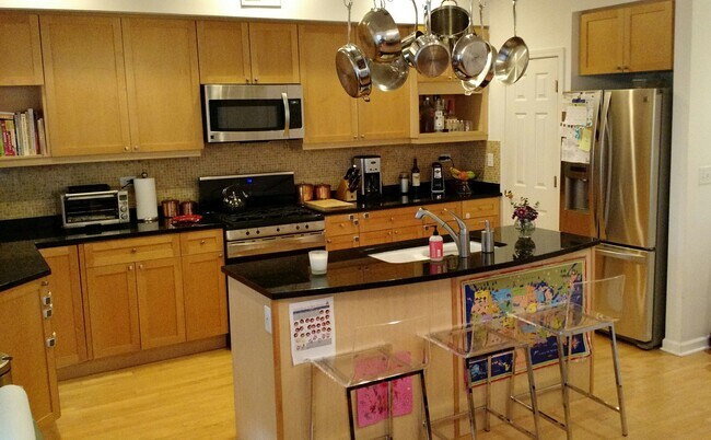 Kitchen - 1820 W School St