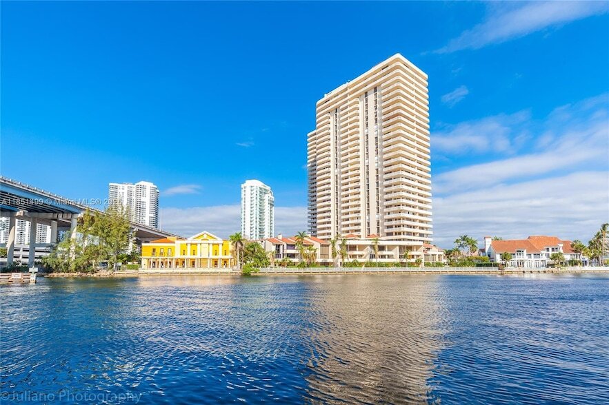 Primary Photo - 19390 Collins Ave