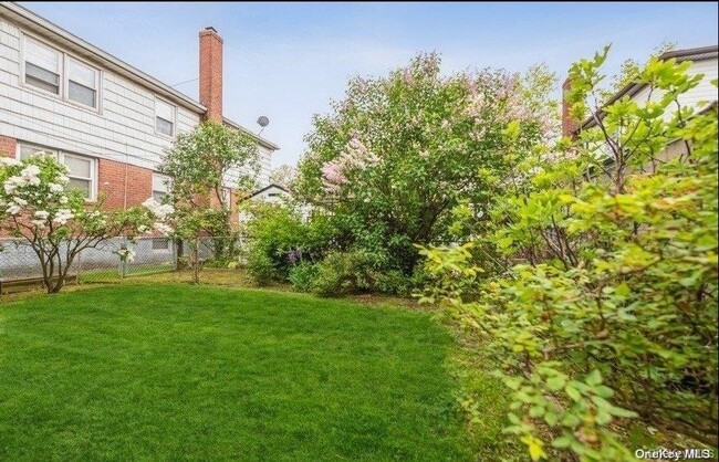 Building Photo - 83-08 Langdale St