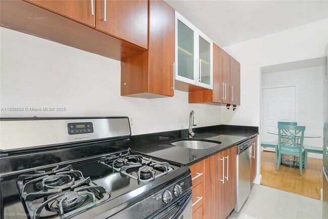 Building Photo - 320 85th St