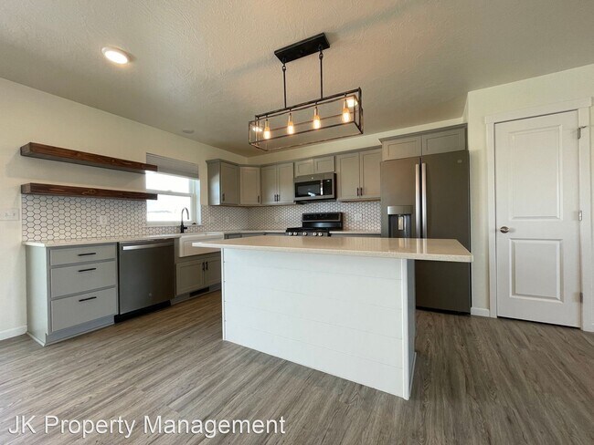 Building Photo - 3 br, 2 bath House - 2013 Meriwether Ct