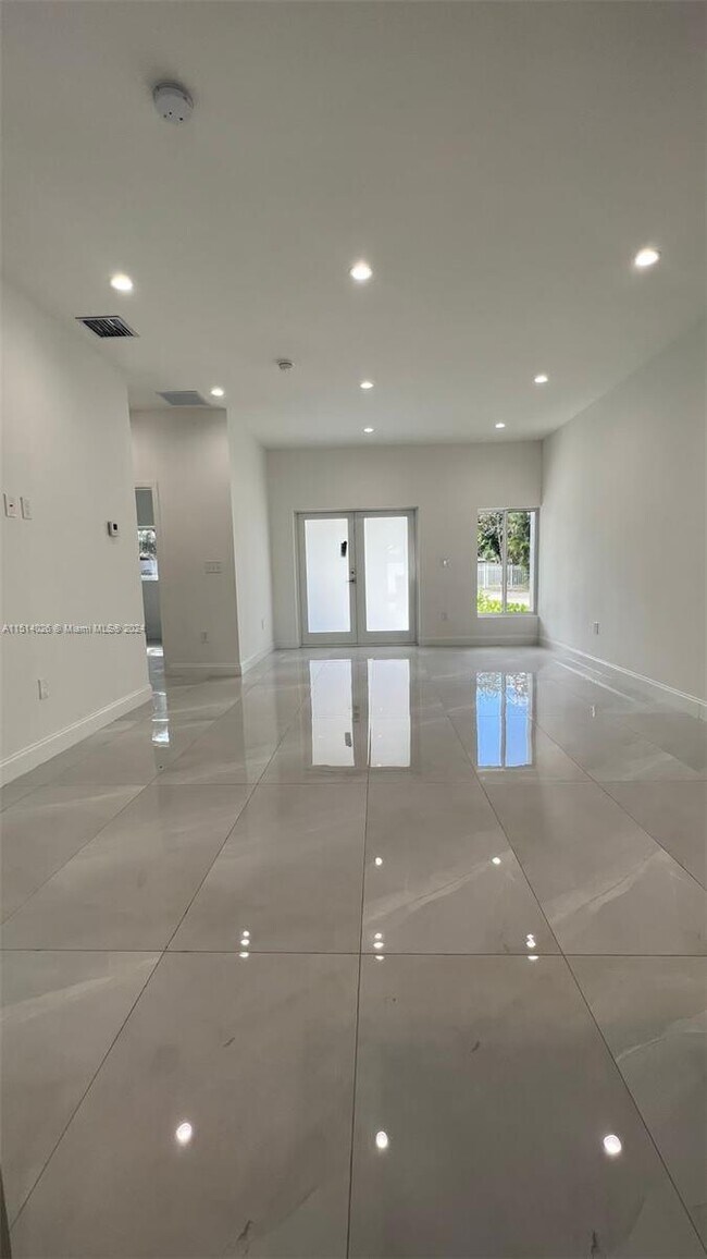 Foto del edificio - 2243 NW 98th St