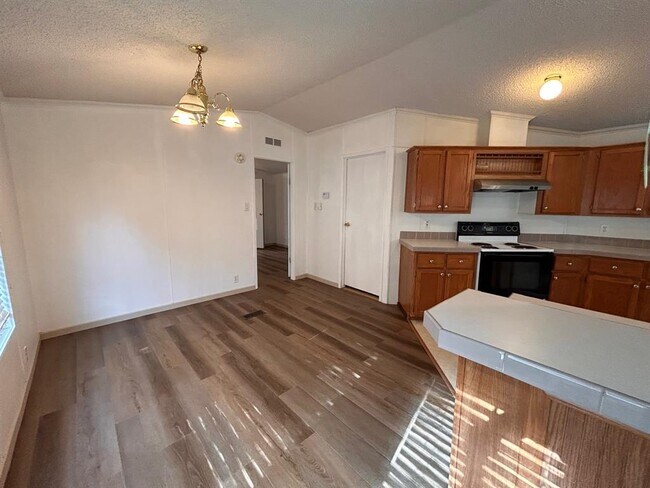 Foto del edificio - 504 Baker Ln