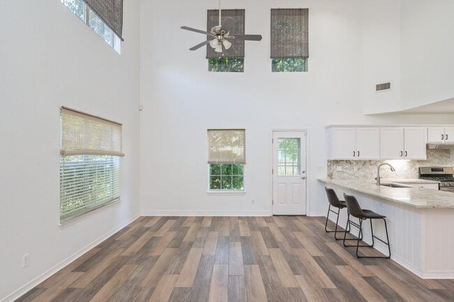 Building Photo - 265 Chipola Cove