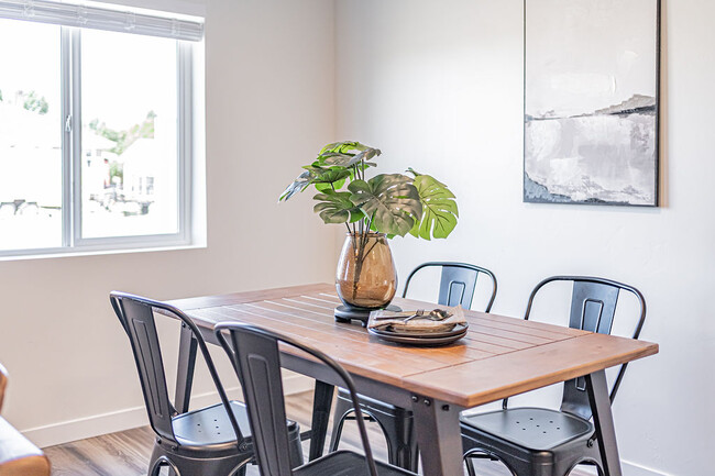 Dining Area - 856 Golden Bear Ln