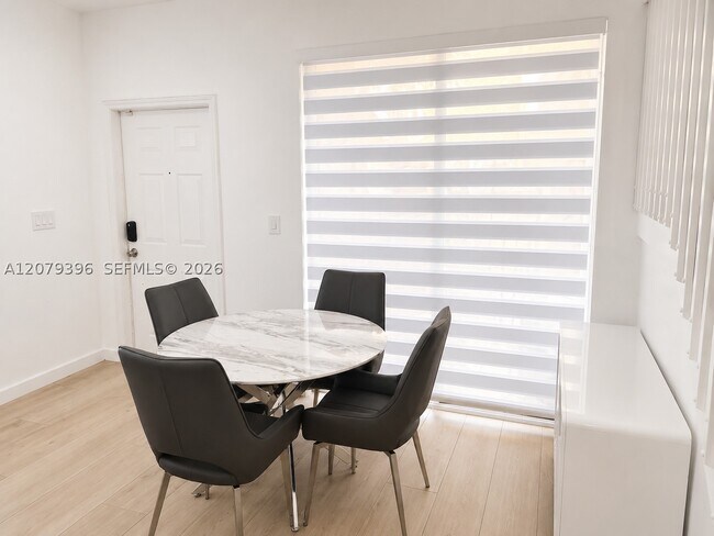 Foto del edificio - 744 SW 106th Ave