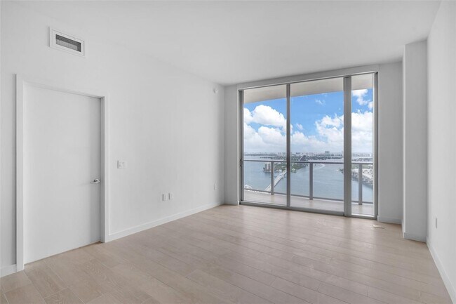 Foto del edificio - 1400 Biscayne Blvd
