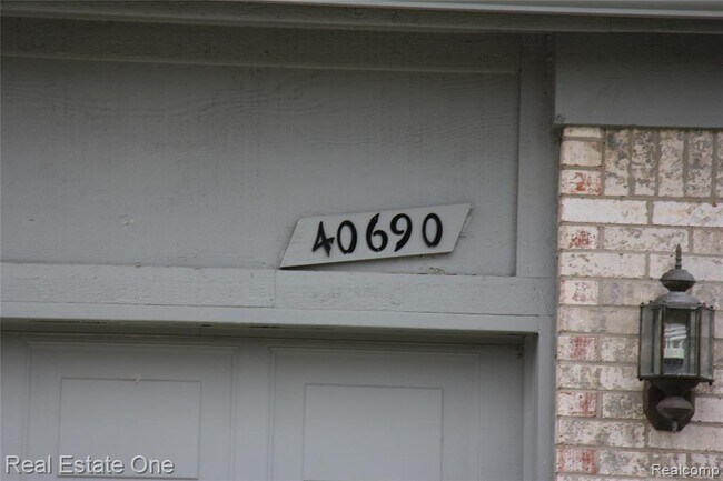 Foto del edificio - 40690 Bluesprings Ct