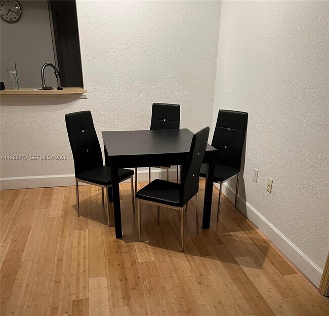 Foto del edificio - 6001 SW 70th St