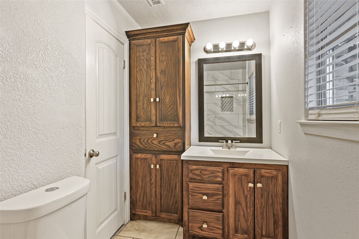 Building Photo - 1503 Leneva Ln